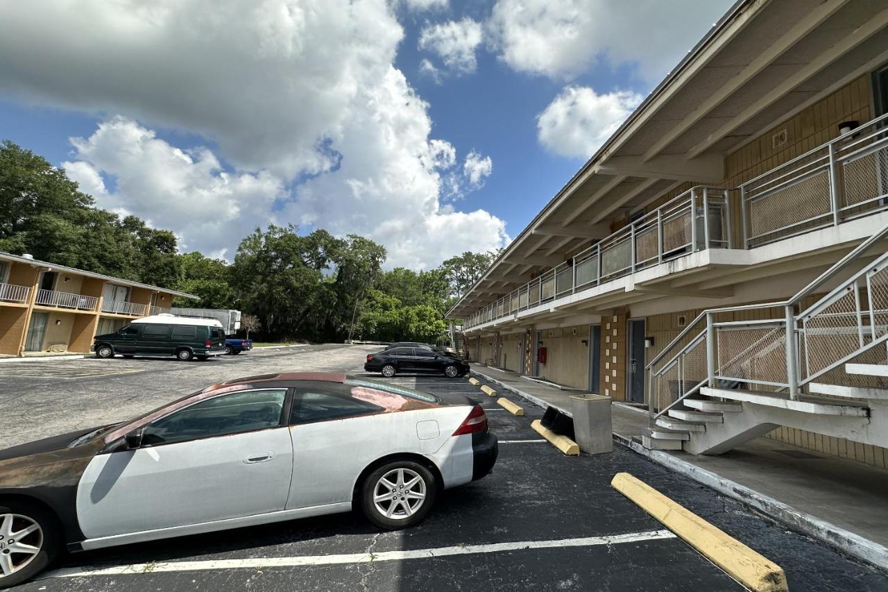 Kampus Inn Gainesville - University Area Hotel Bagian luar foto